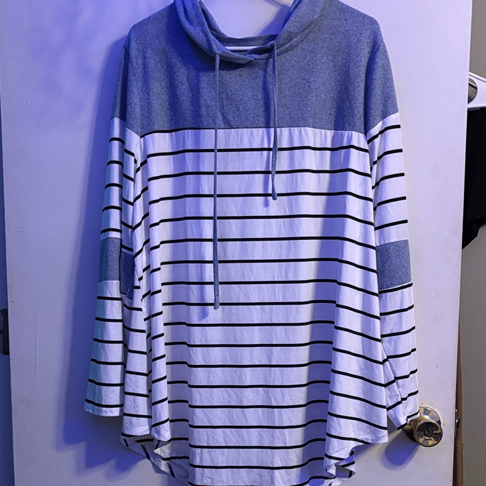 SHEIN Curve Black and White Top